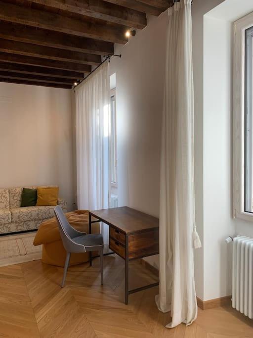 Appartamento Incantevole Nel Cuore Di Milano Milão Exterior foto
